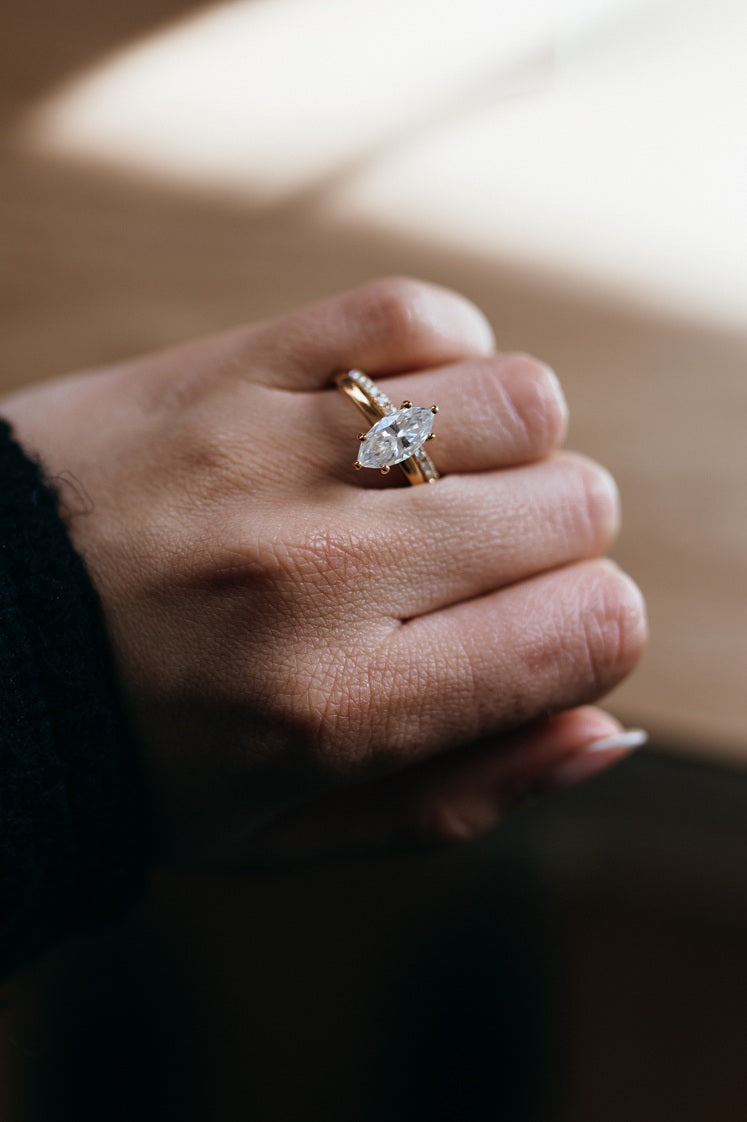 Marquise Geslepen Verlovingsring – Klassieke Collectie