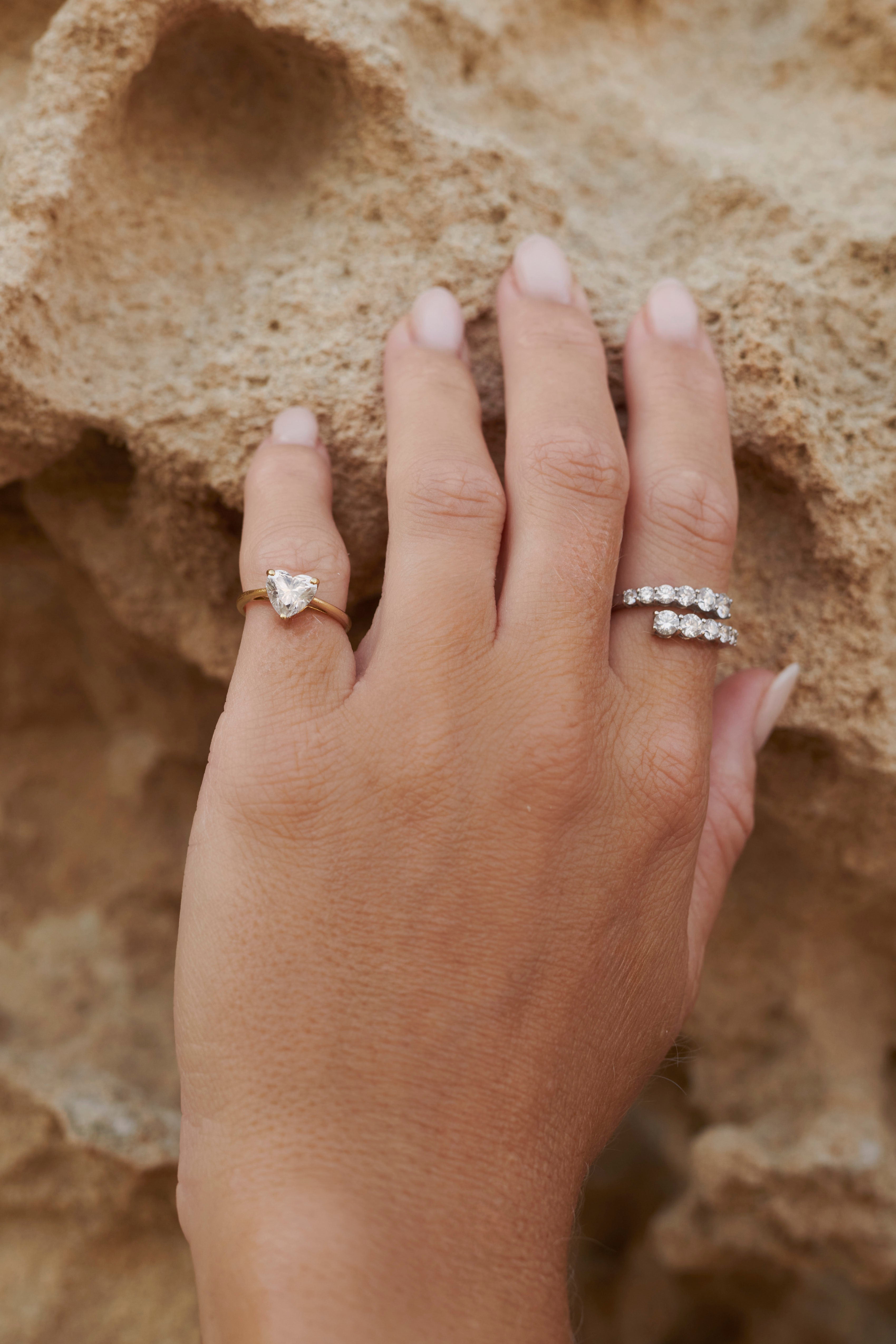 De Oplopende Diamanten Crossover Ring