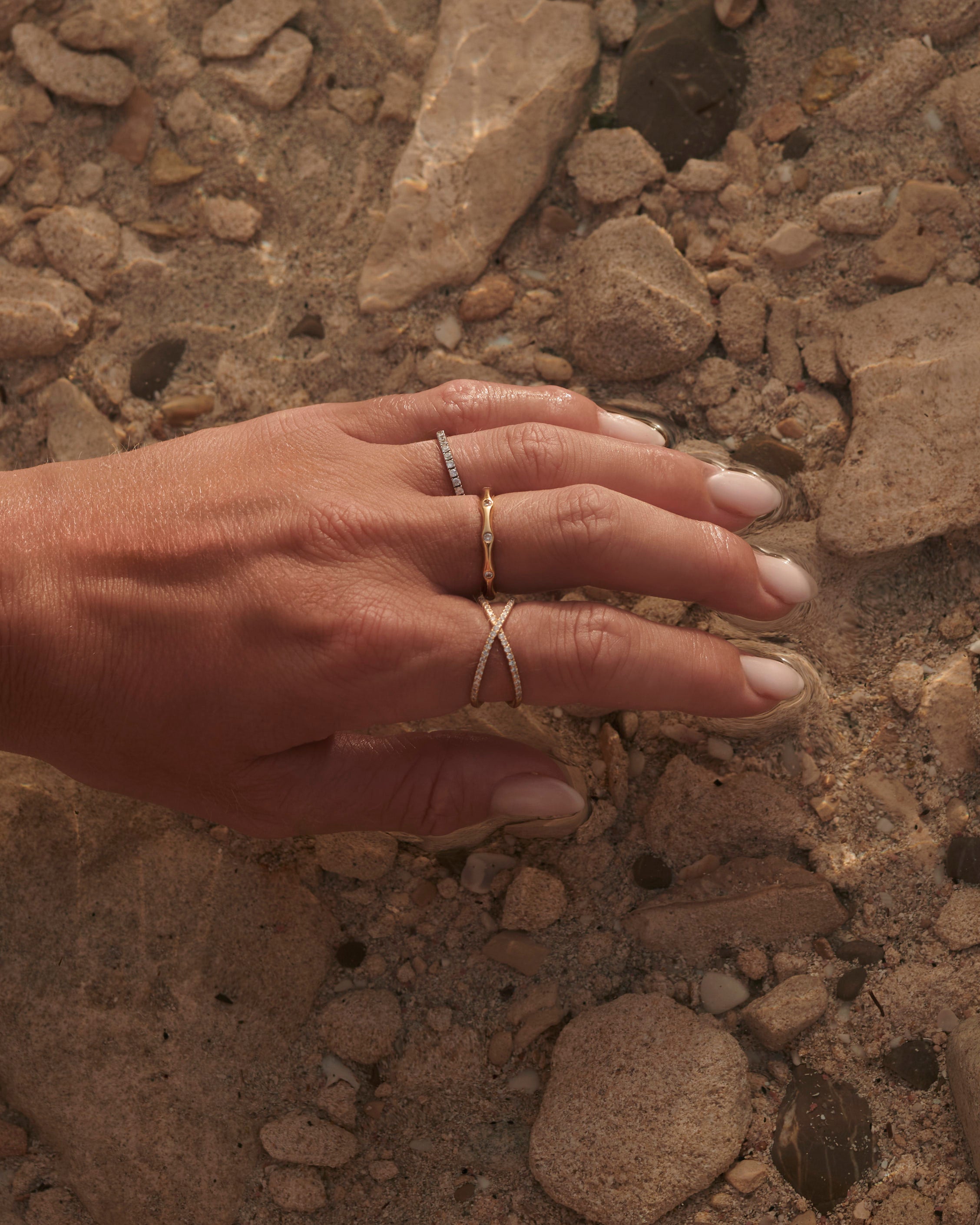 Anello a onda con diamante
