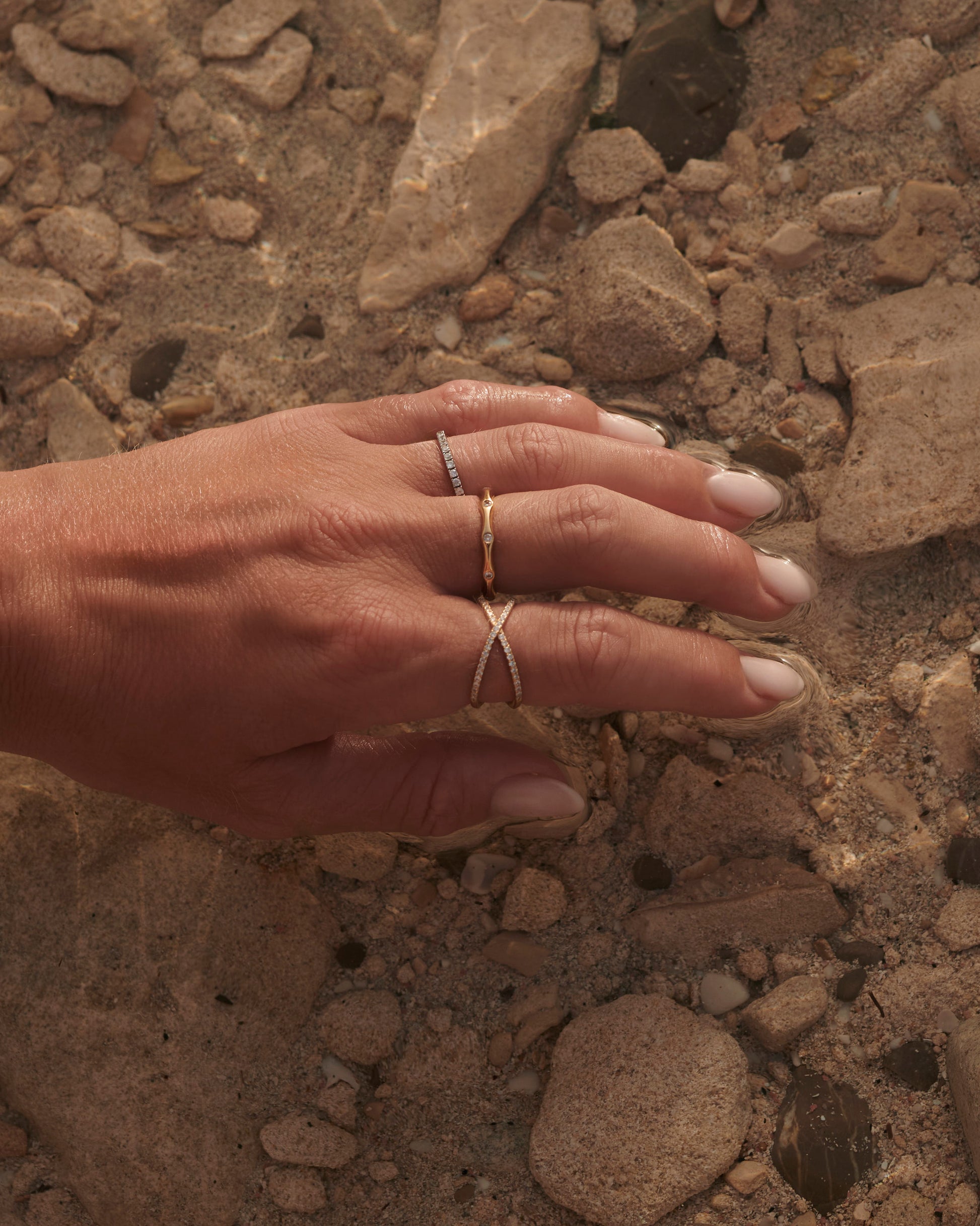 Anello a onda con diamante