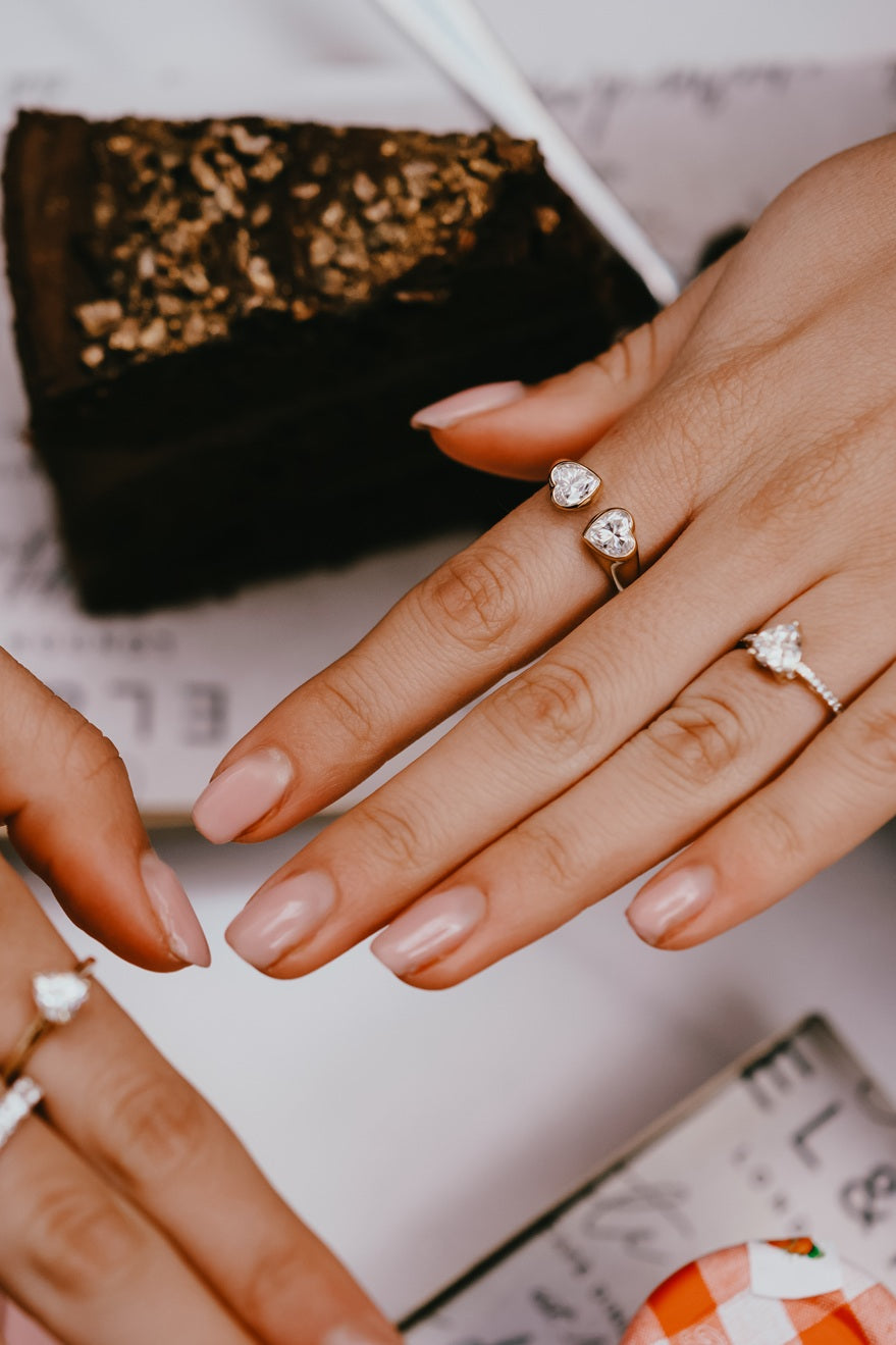 Anillo doble corazón con diamante