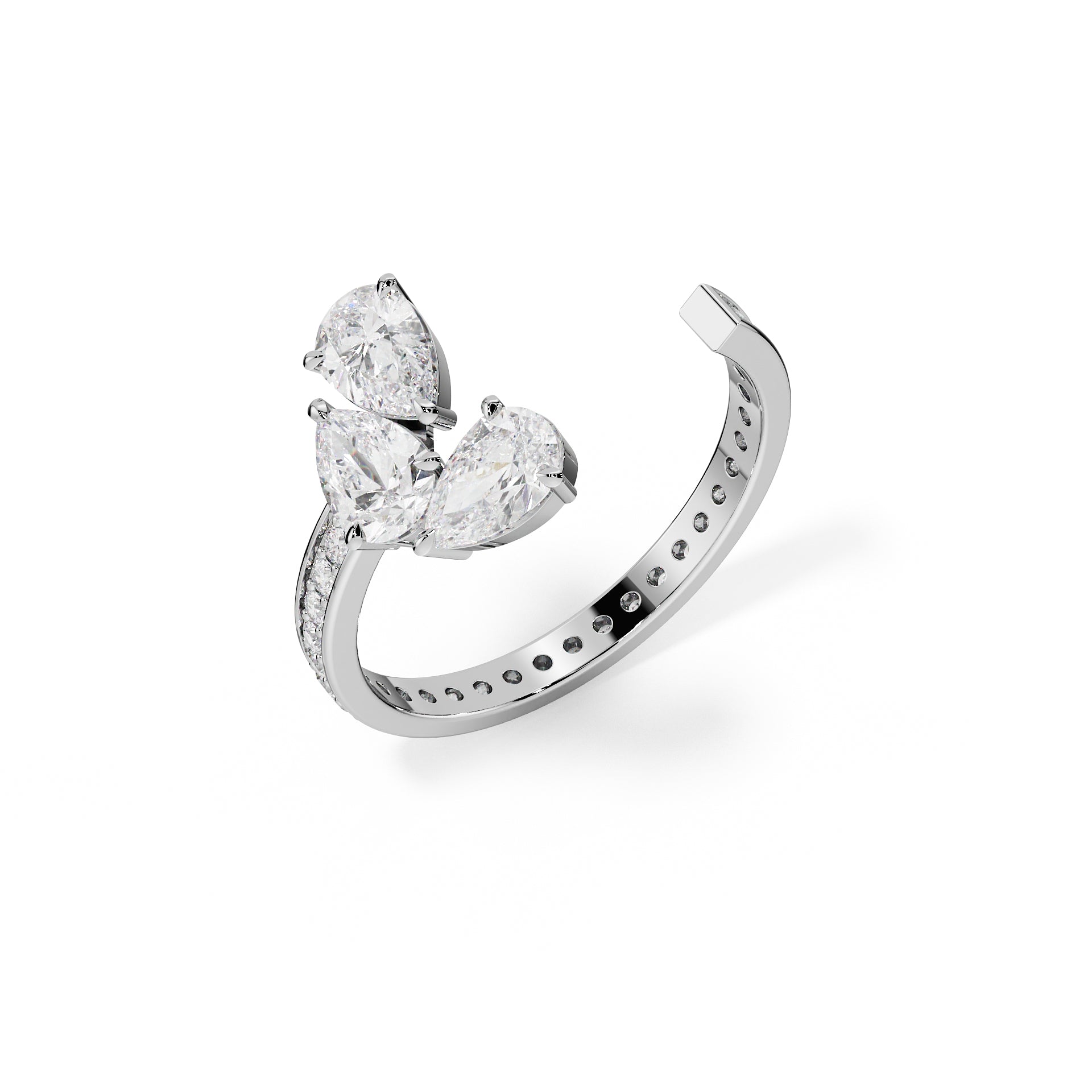 Anillo con tres diamantes en talla pera