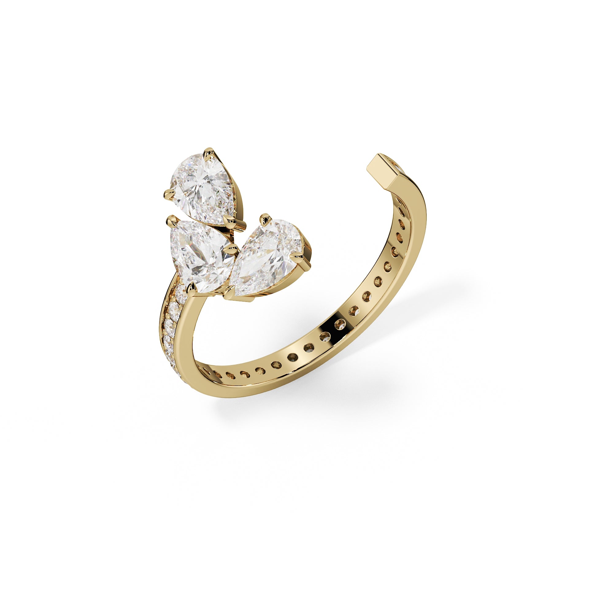 Anillo con tres diamantes en talla pera